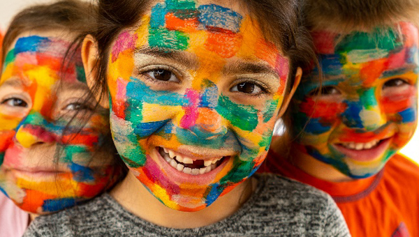 Children smiling at Die Arche